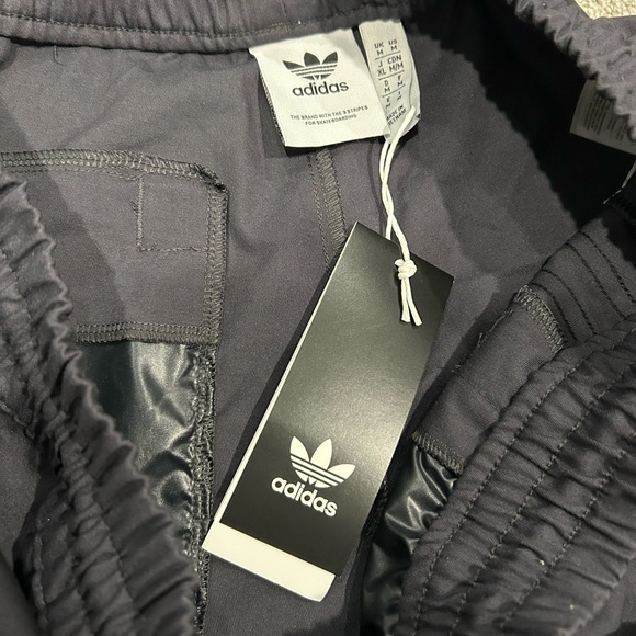Adidas loose fit track pant - Picture 5 of 6